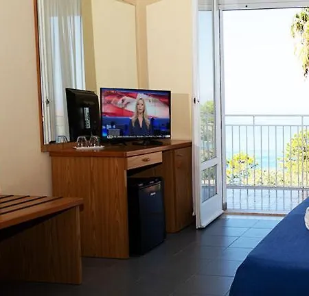 Parthenius Di Diamante 4* סירלה